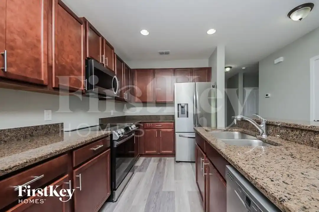 347 Iron Wood Dr - More