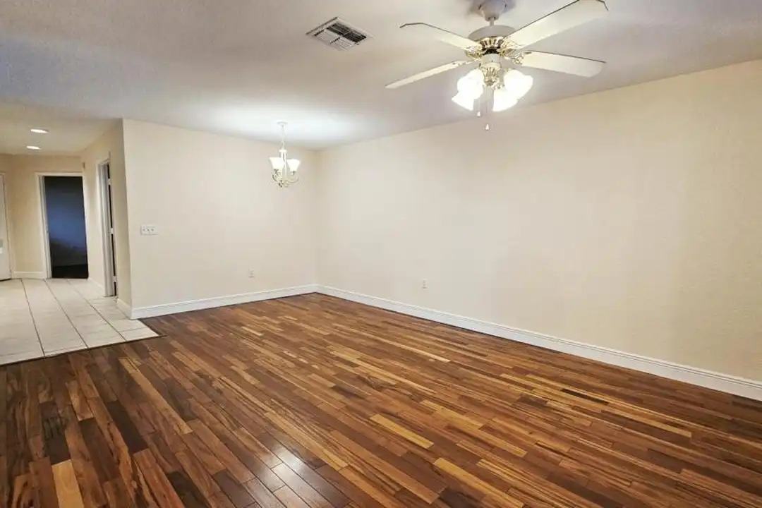 7813 Sugar Bend Dr – pohled 5