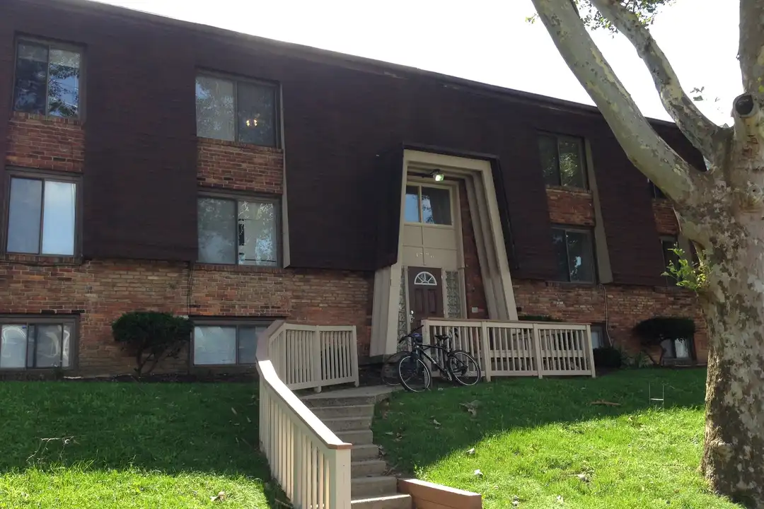 1770 Summit St unit 3B - View 2
