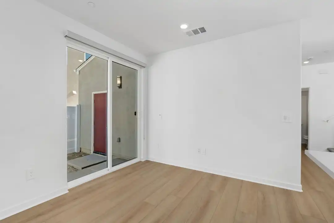 House in Ontario - More