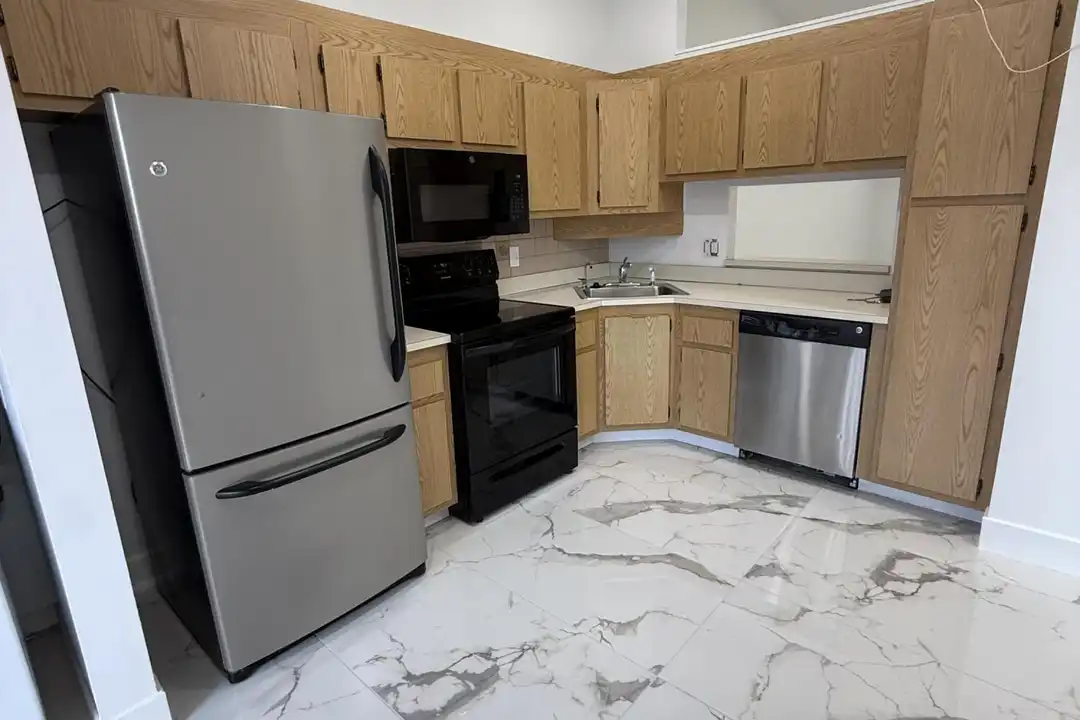 817 Sky Pine Way unit H - View 4