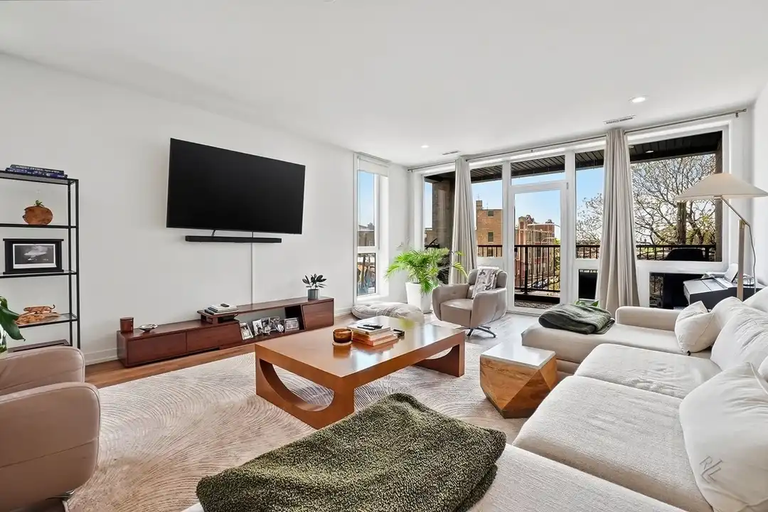 815 N Richmond St unit 301 - View 3