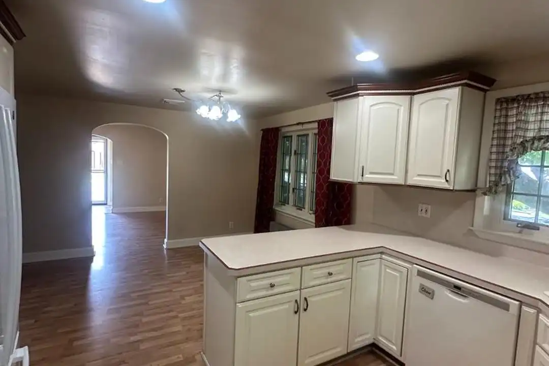 528 E Cherry St - View 5