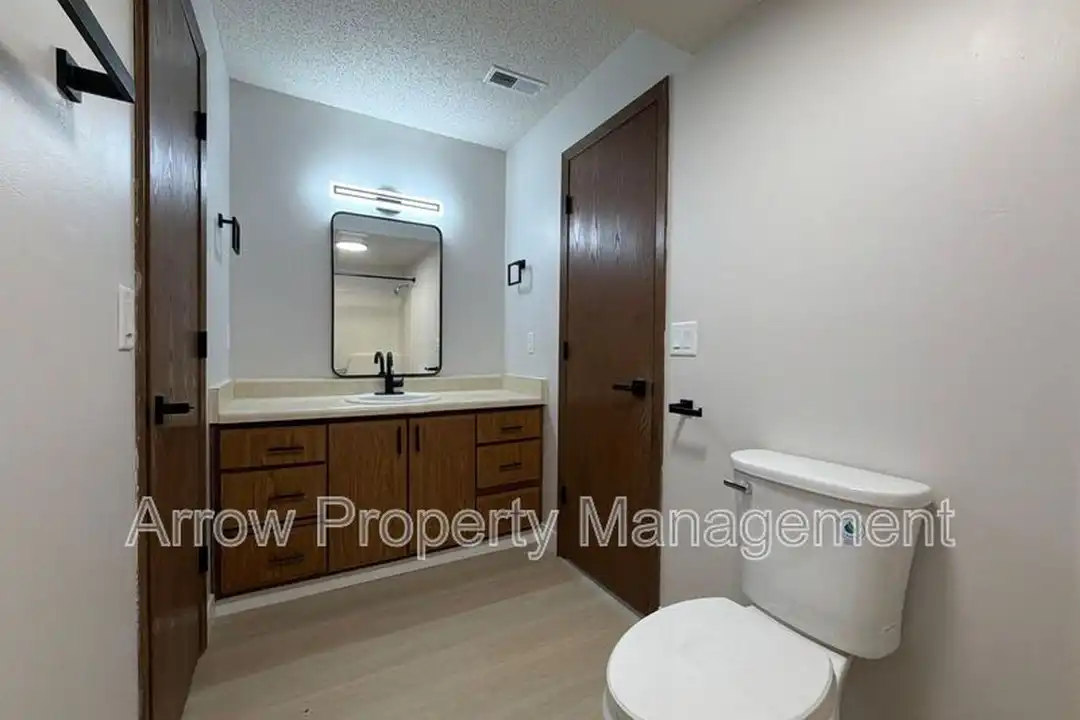 539 N 24th St unit 9 - More