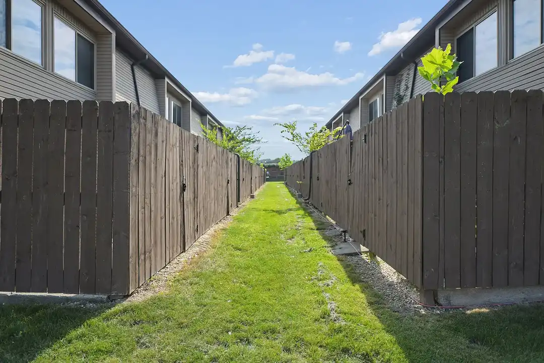 Rocky Creek Townhouse Apartments – photo 1 of 30