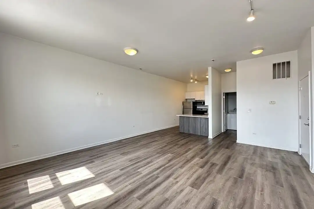 2700 W North Ave unit 207 - Plus