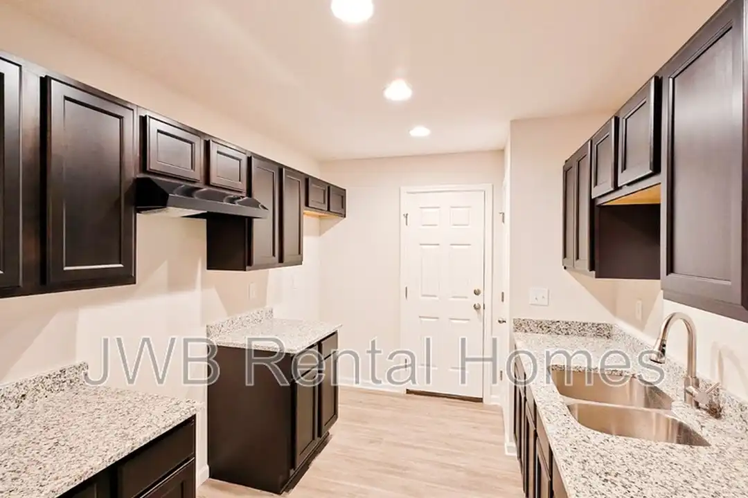 3848 Soutel Dr – pohled 2