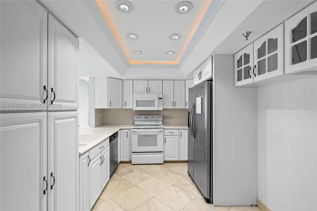 520 Brickell Key Dr unit a705 - View 4
