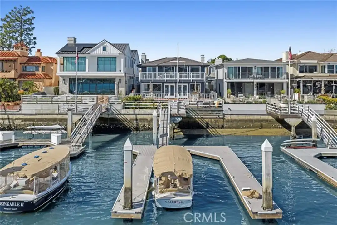 2732 Bayshore Dr - View 2