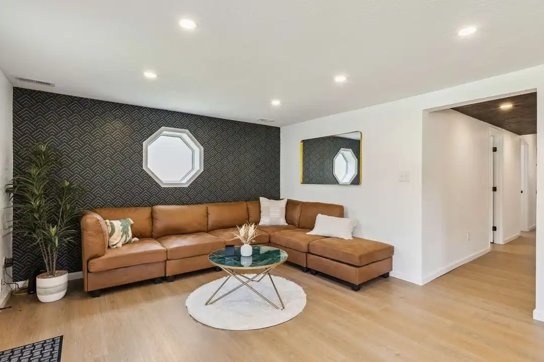 1045 Jefferson St unit 1593986P – photo 1 of 34