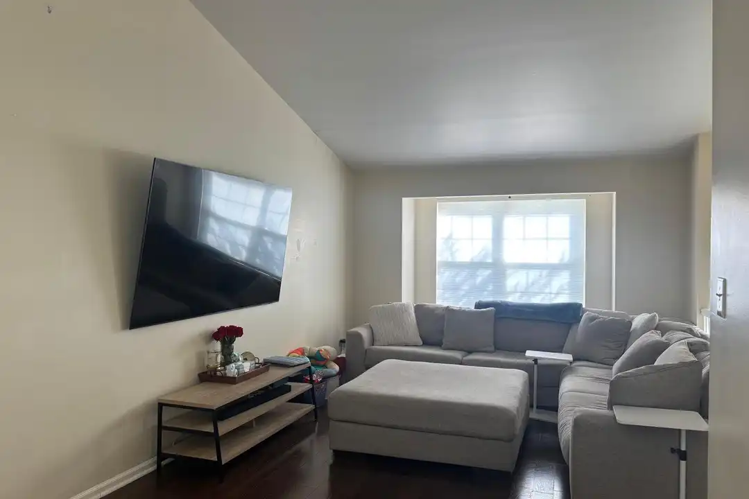 30 Country Ln - View 2