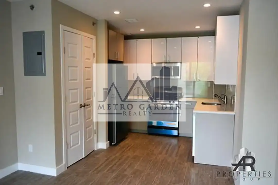 Apartment in Hollis - View 4