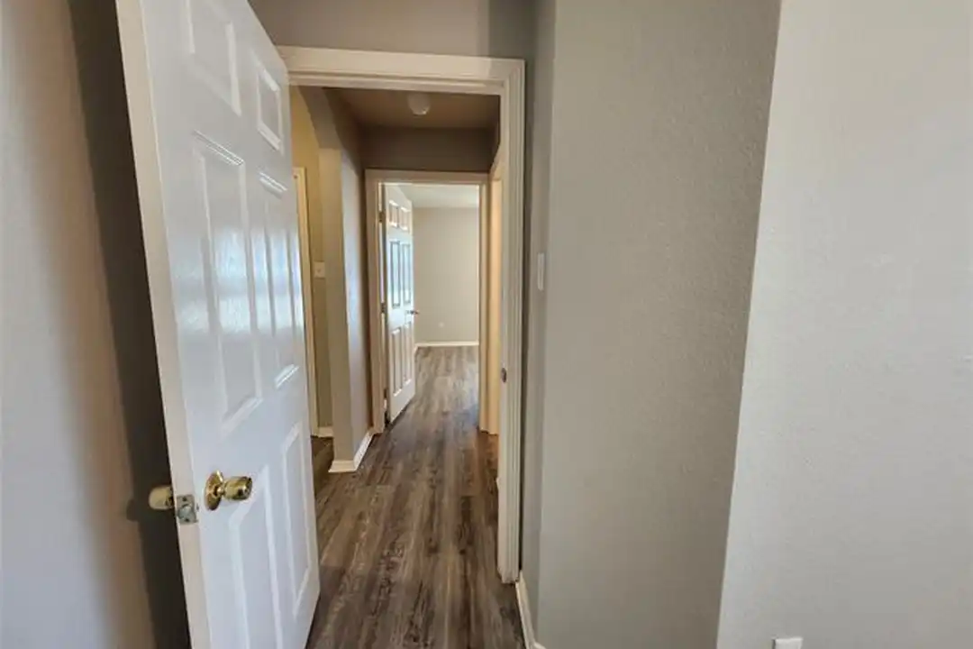 4710 Ashbury Ln - More