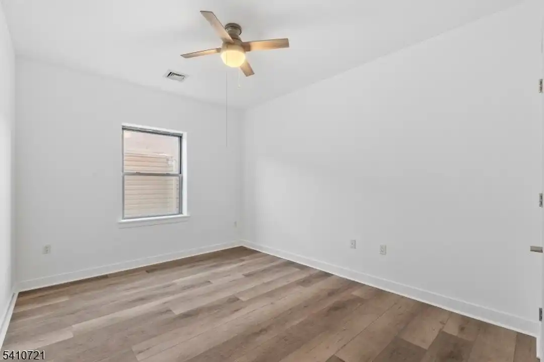 172 Culver Ave #206 - More