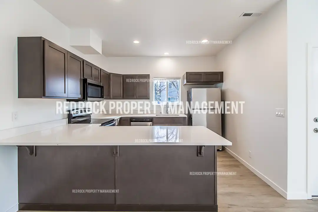 1116 N Davis Ln - More