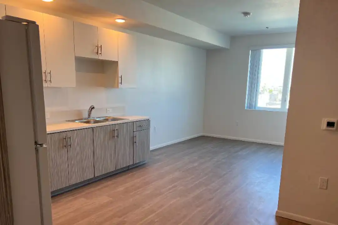 Apartment in San Diego - More