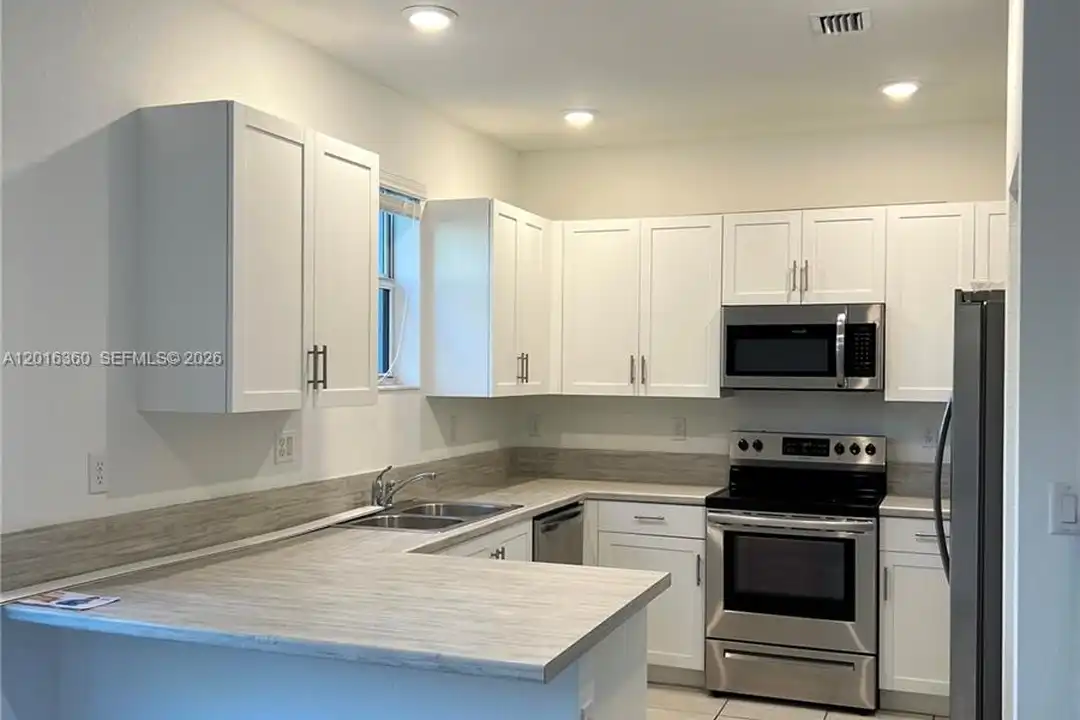 1211 SE 27th Terrace - View 4