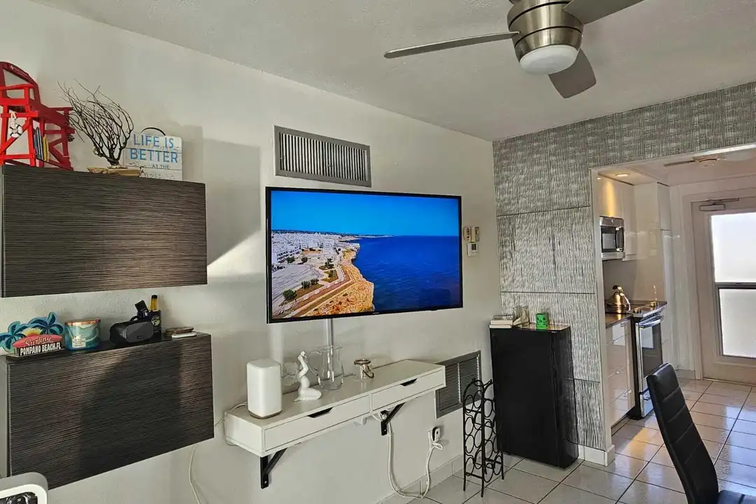 505 N Riverside Dr unit 12a - View 5