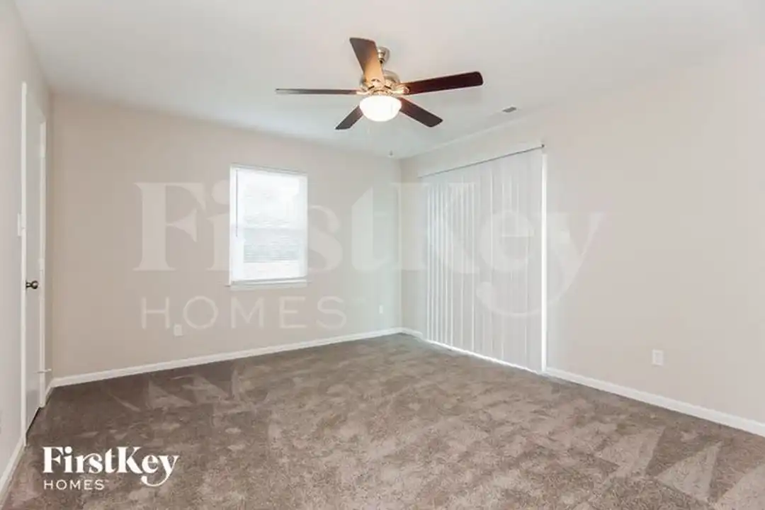 1320 Eagles Landing Dr - More