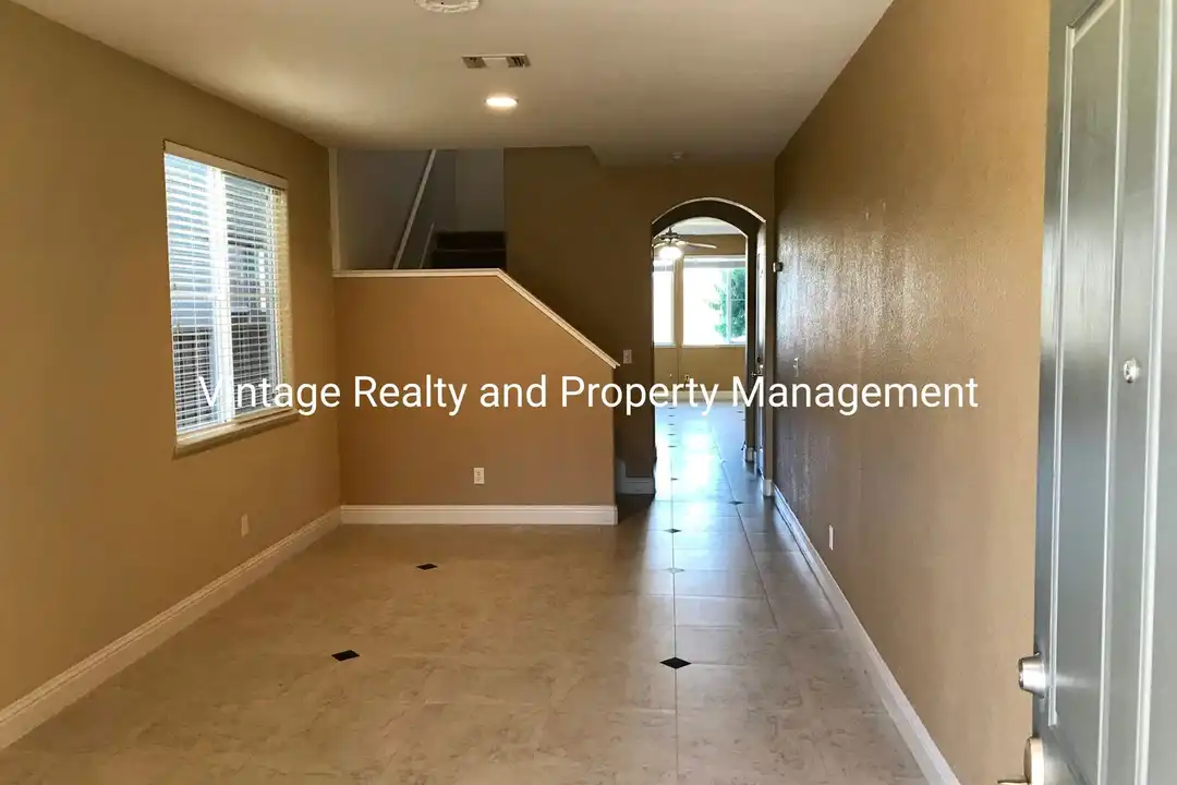 House in Lathrop - View 4