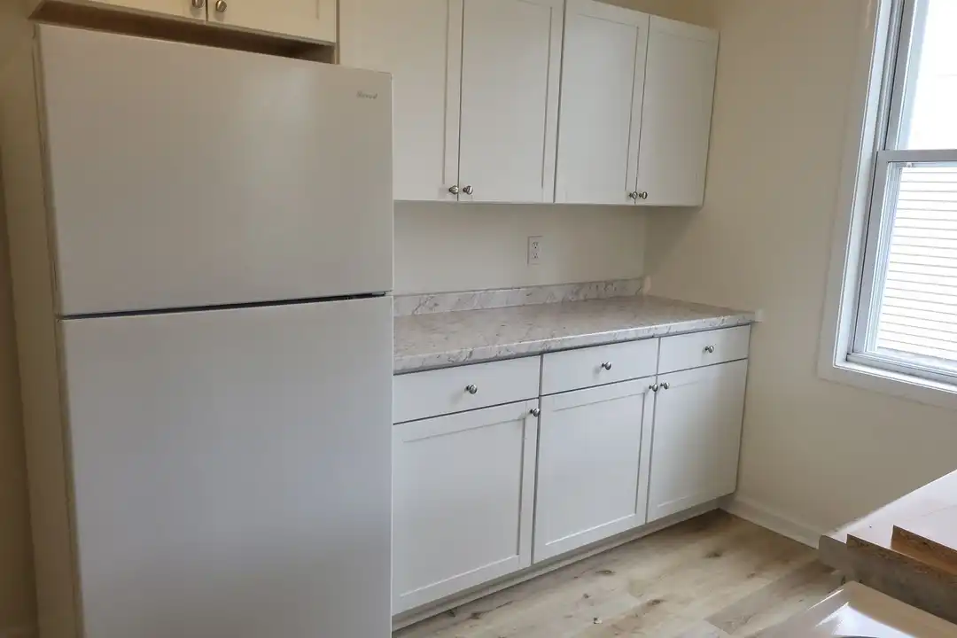 225 Park Ave unit Apt 5 – photo 1 of 14