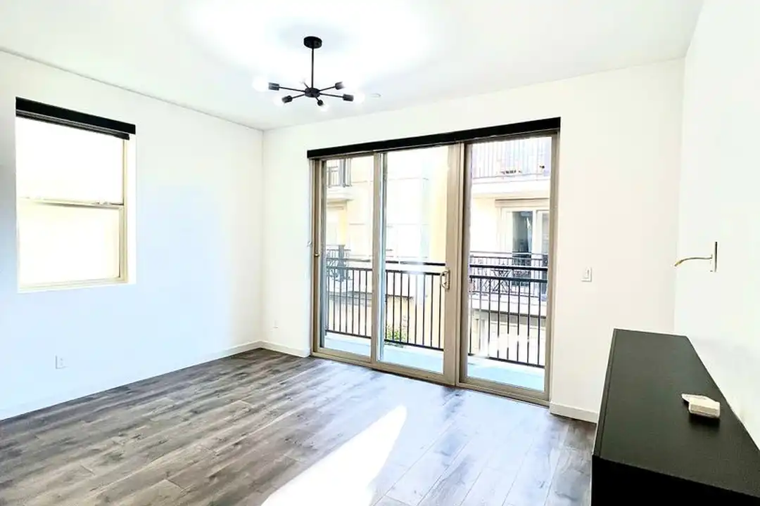 484 Tailoff Ln - View 3