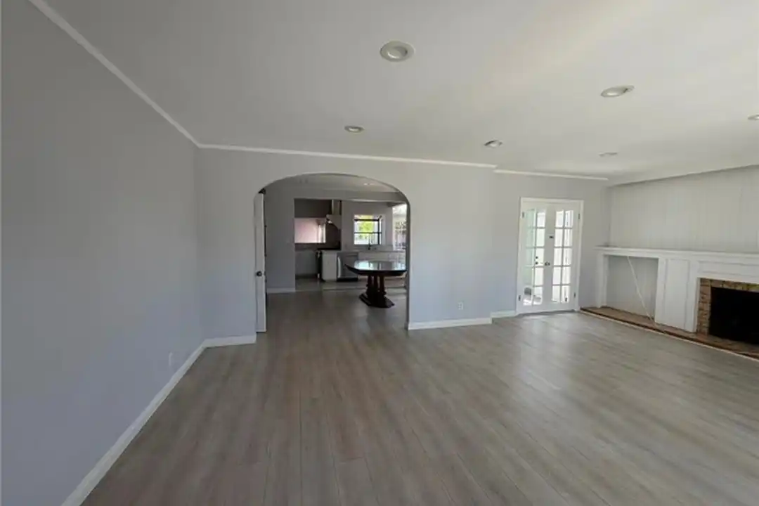 5738 Agnes Ave - View 5