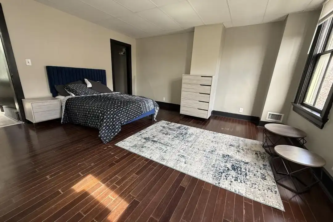 7 W Hollister St – photo 1