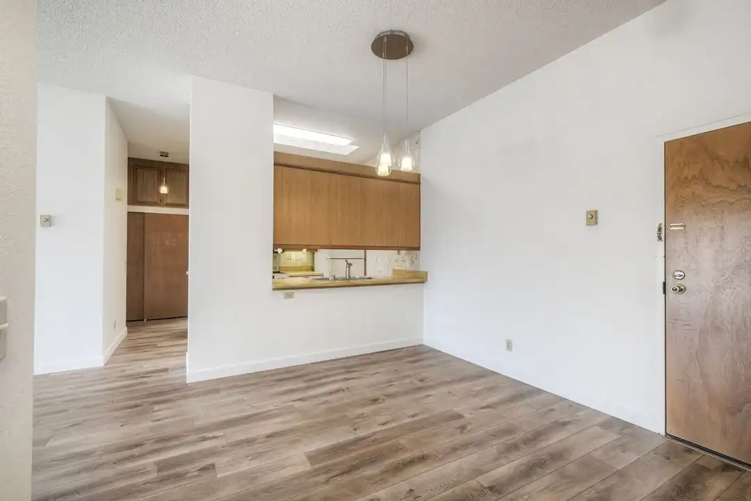 8328 Regents Rd unit # 3E – pohled 6