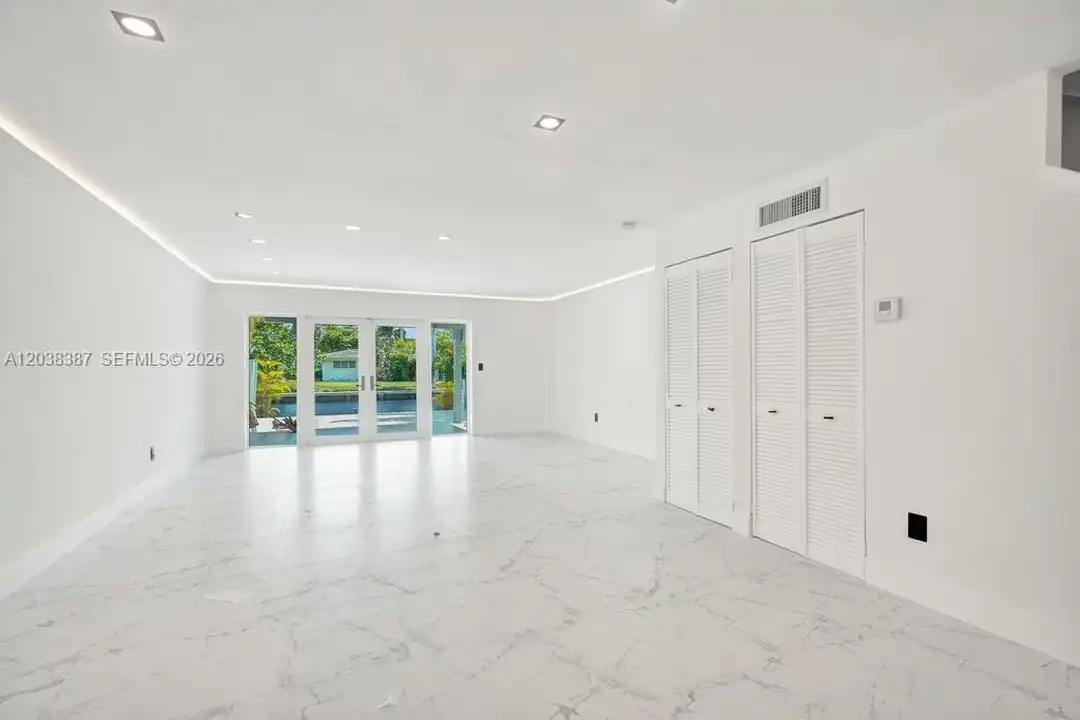 2129 NE 123rd St unit 0 - View 4