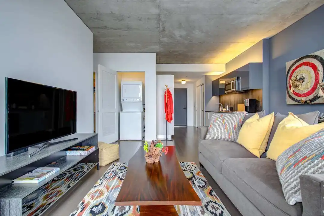Apartment in North Chicago Township, River North, Near North Side - View 3