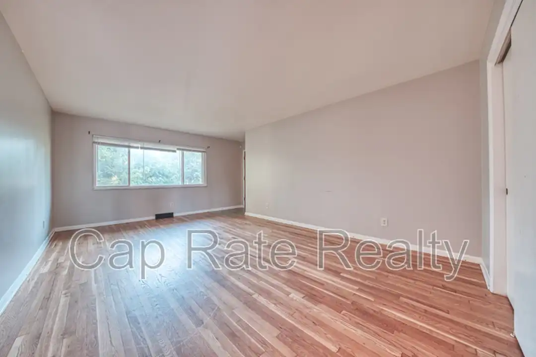 26 S Hampton Rd unit D - View 4