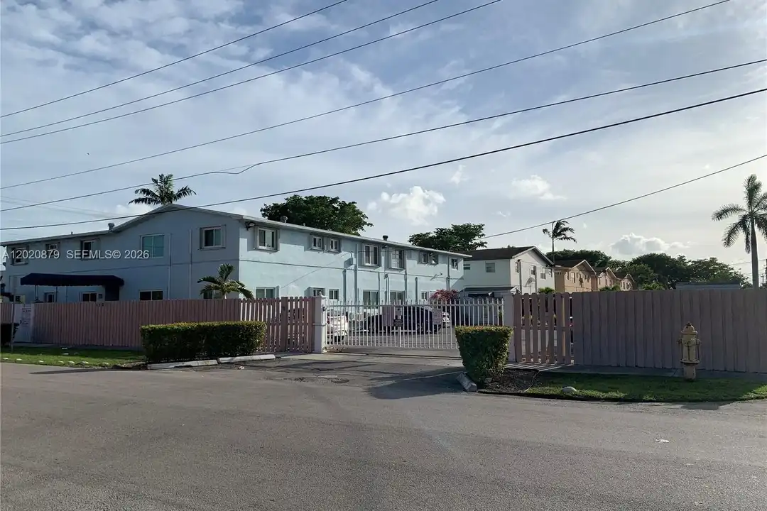 1581 NE 8th St #7 - View 3