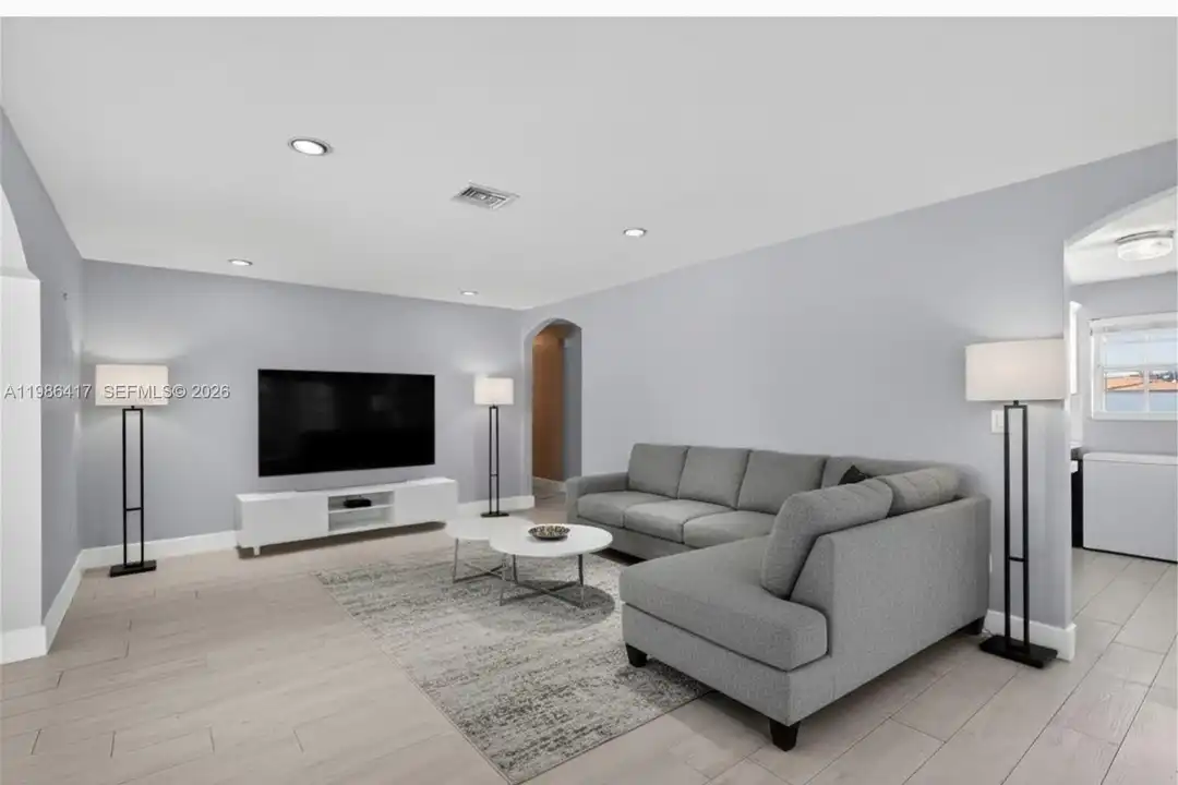 217 SE 5th St - View 2