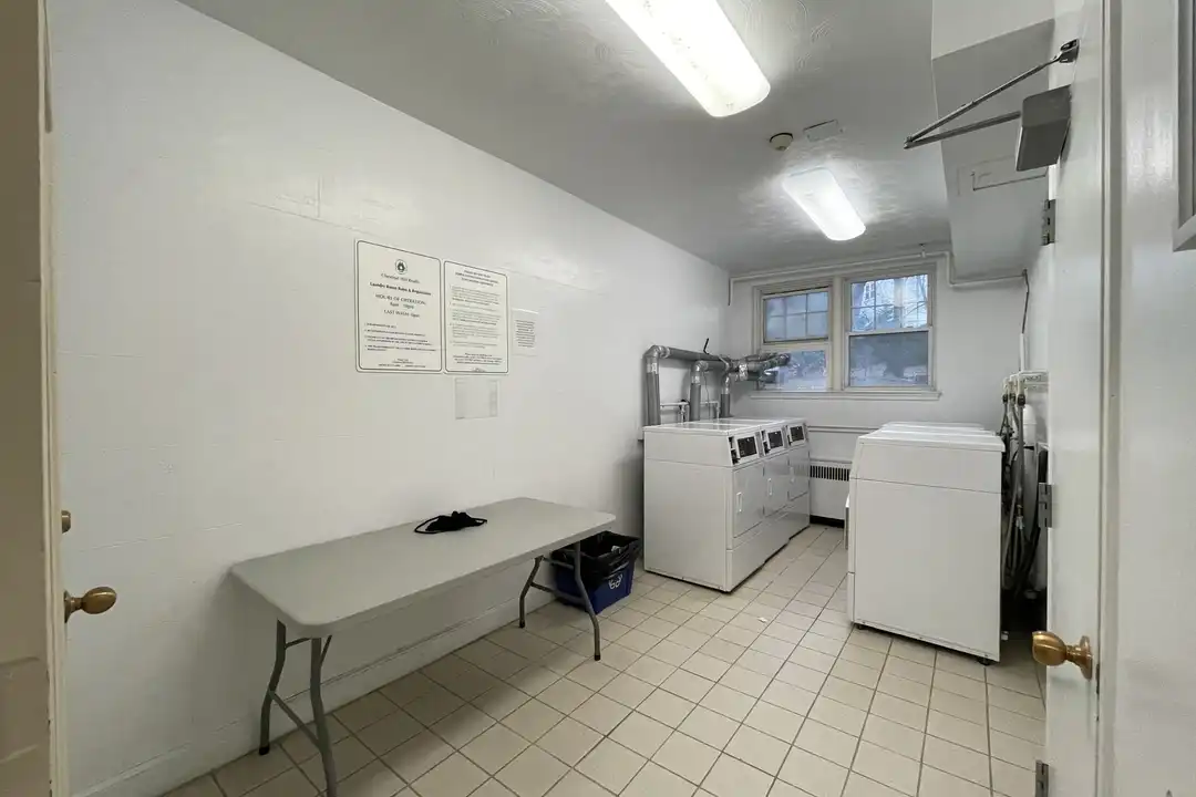 71 Kilsyth Rd unit 2A - More