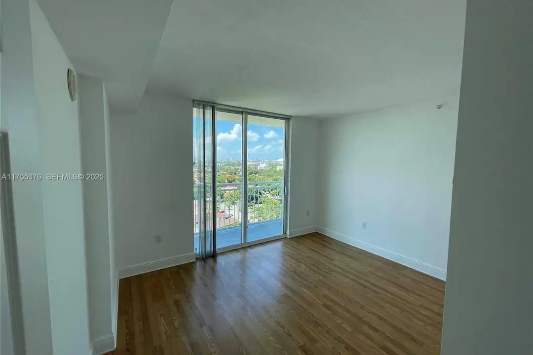3000 Coral Wy unit 1501 - Vista 5