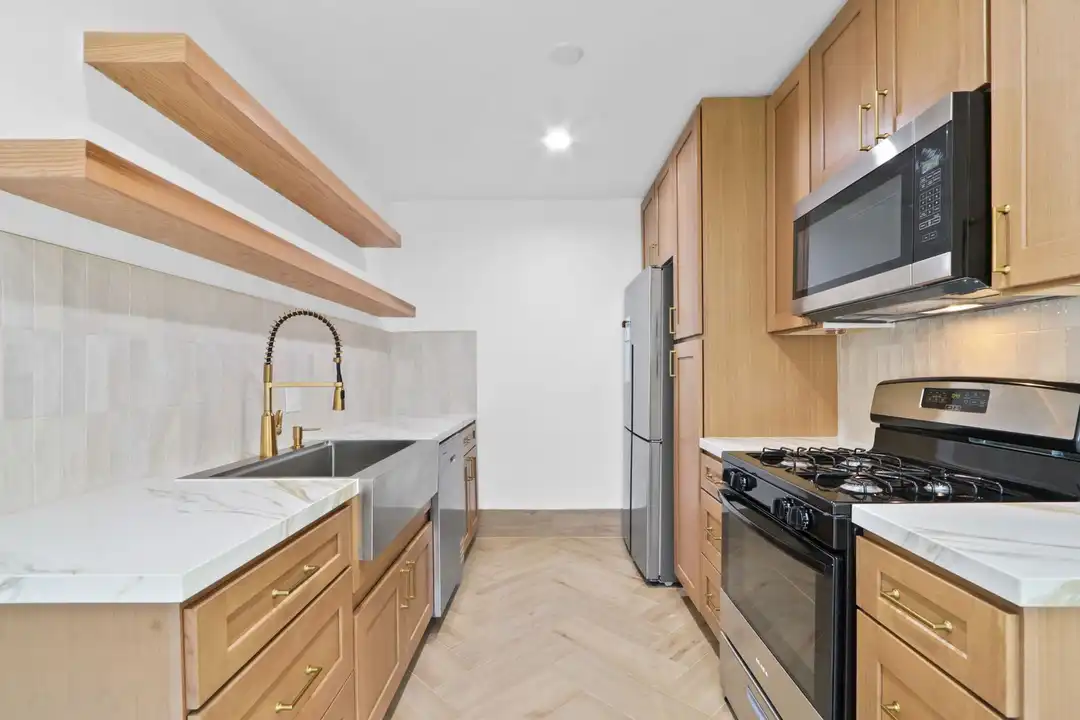 Apartment in Montclair - View 5
