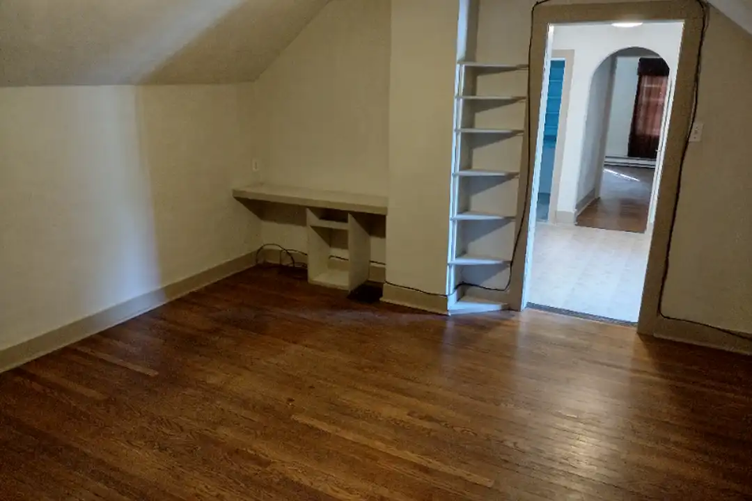 921 Carteret Ave unit 3 - More