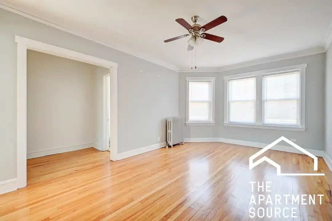 Apartment in Jefferson Township, Ravenswood Gardens, Cook County - More