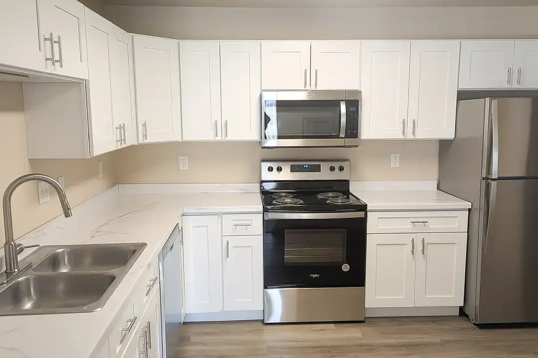 Osgood Townsite Apartment Homes – photo 1