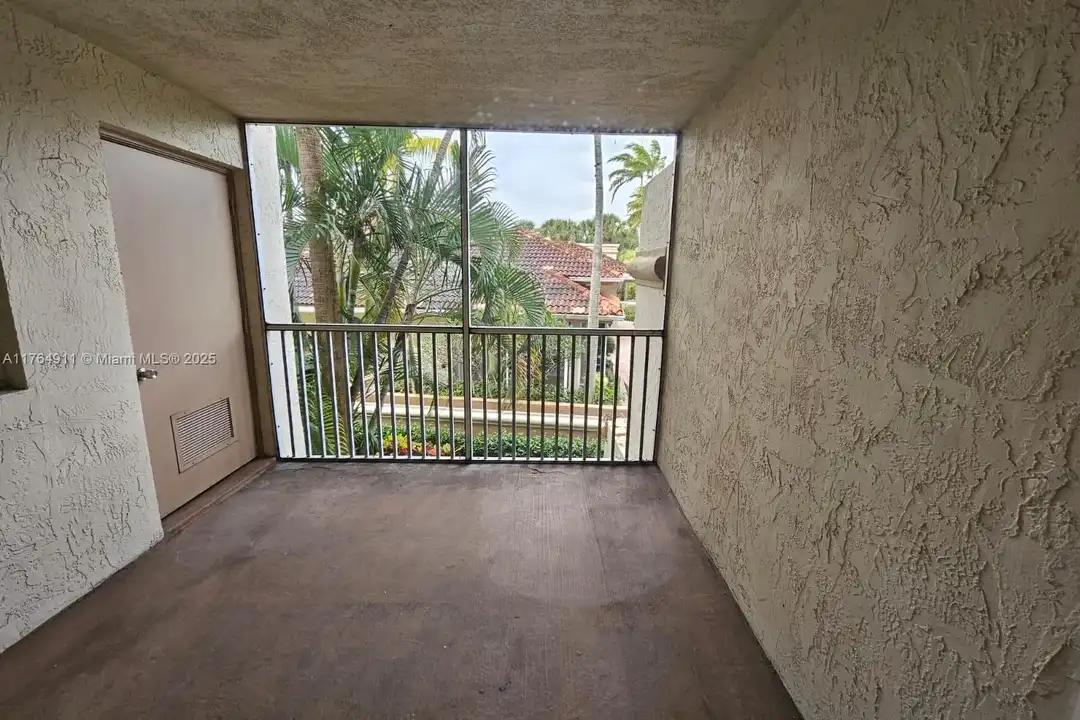 22203 Glenmoor Dr unit 22203 - View 5