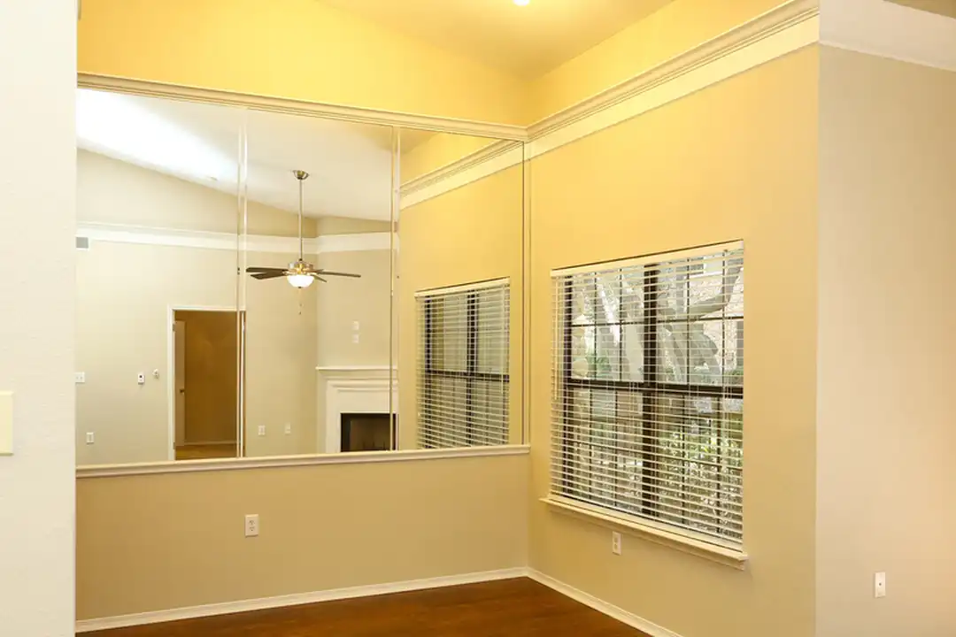 6707 Brodie Ln - View 4