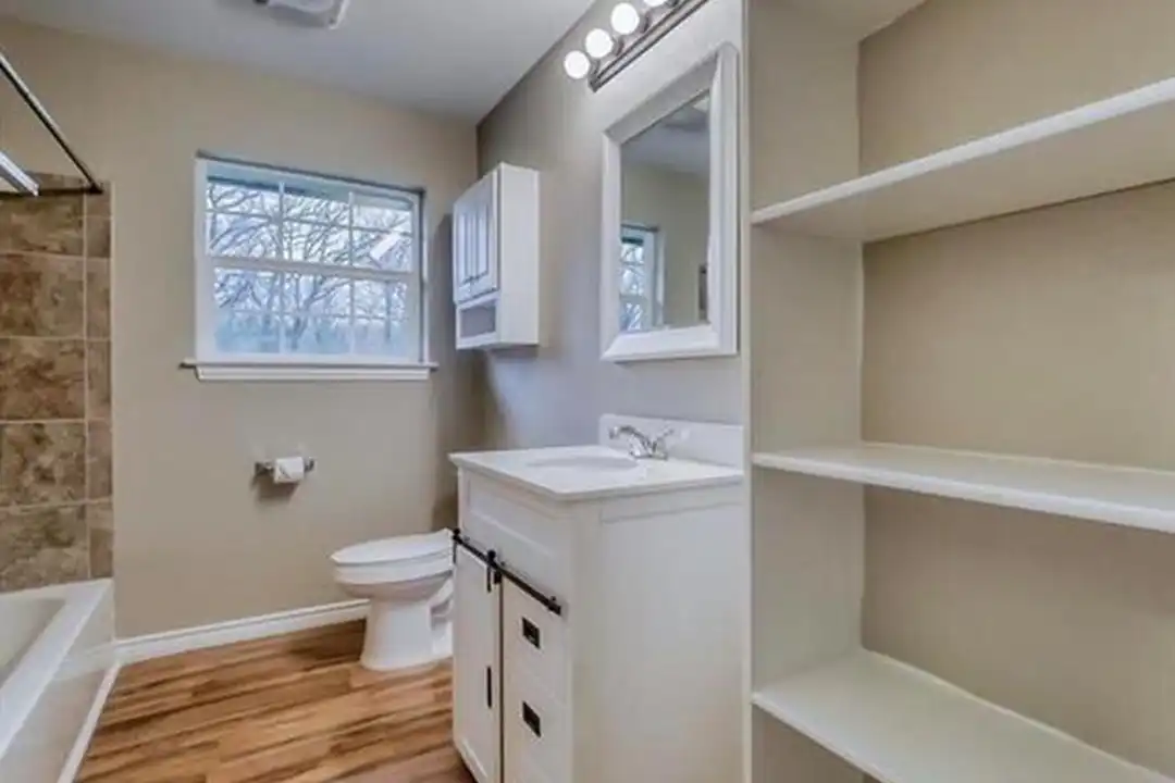 2104 2nd Ave - More