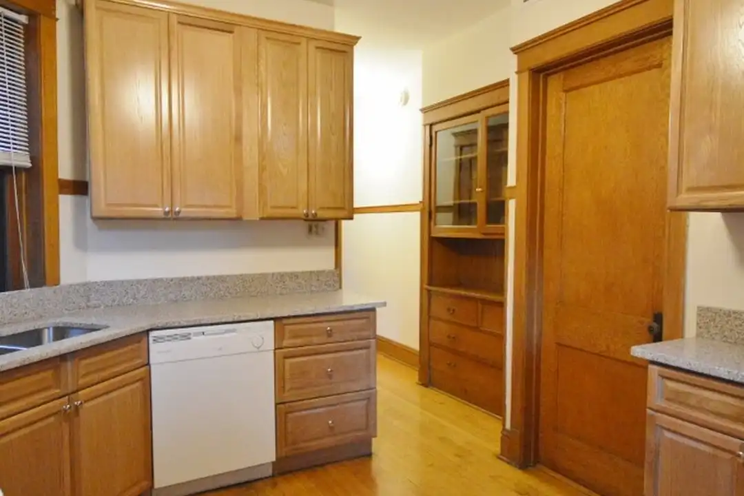 859 W Fletcher St unit 3 - View 6