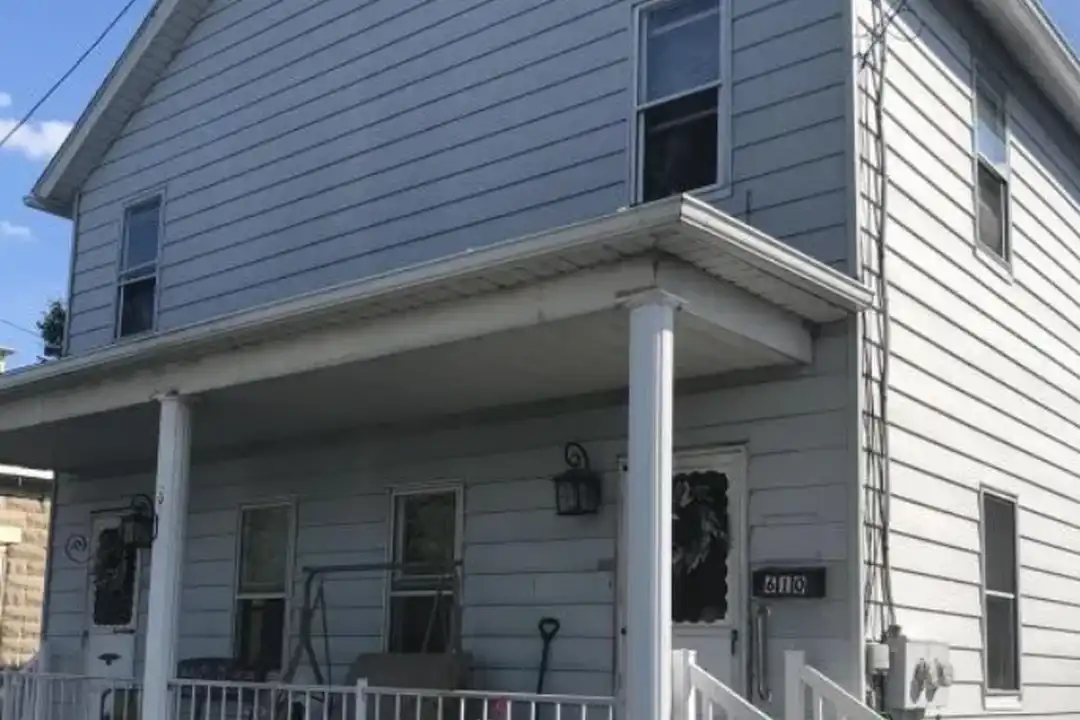 610 Pine St – photo 1 of 2