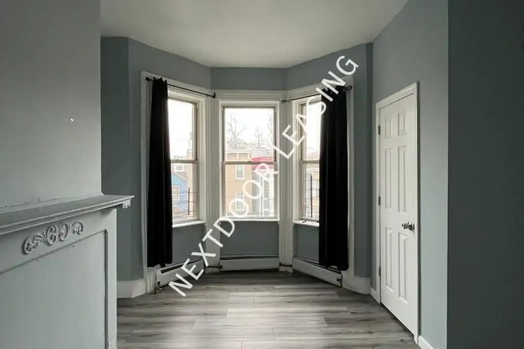 486 Mercer St - View 5