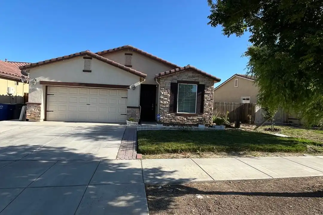 2487 N Mountainside Dr - View 3