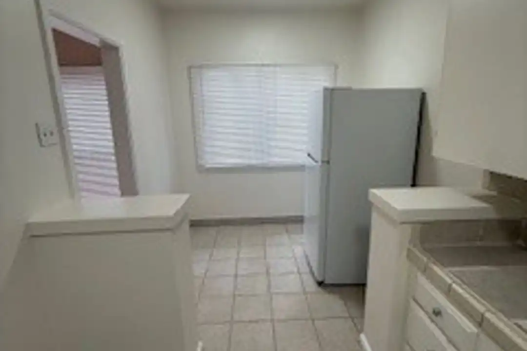 2175 Chestnut Ave unit 4 - View 3