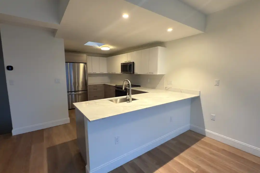 1077 Commonwealth Ave unit 448D – pohled 2
