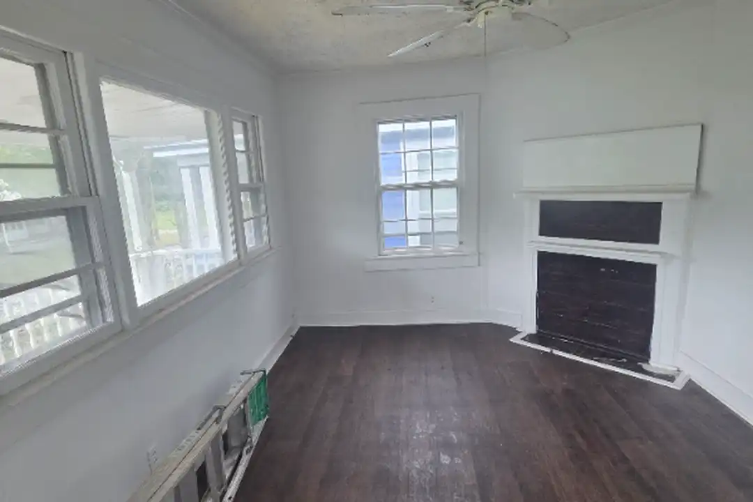 709 N 11th St - View 2